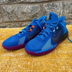 Nike Youth Kyrie Flytrap Size 5 Basketball Shoes